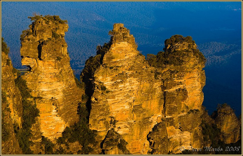 Three_sisters_02.jpg - Three Sisters at sunset, Blue Mountains National Park, New South Wales Australia.(7474 x 4793 pixels)