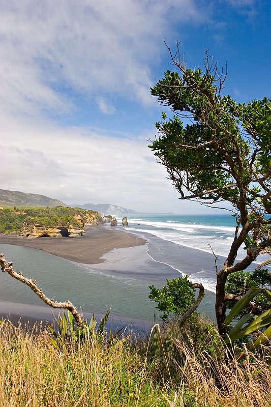 IMG_5858.jpg - Three Sisters, Tongoporutu Cliffs, Taranaki, New Zealand