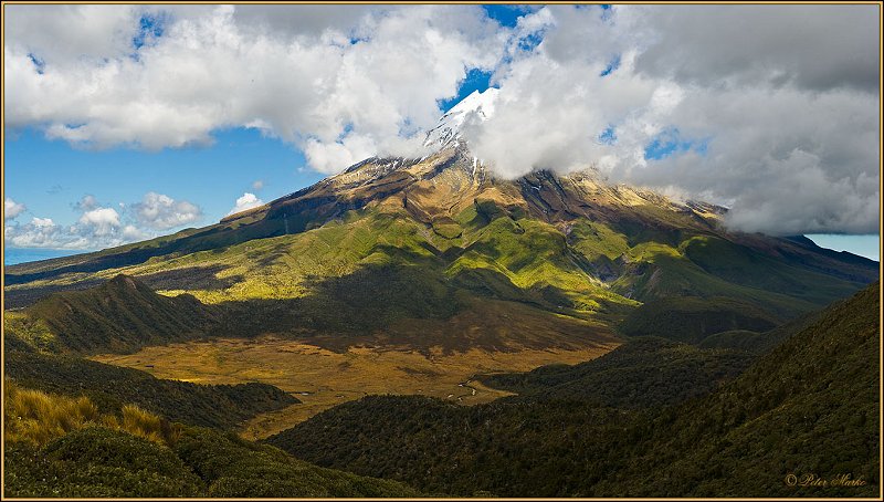 Taranaki-Pokai.jpg - Mt. Taranaki from Pokai Range. Egmont National Park, New Zealand (41 MPix).