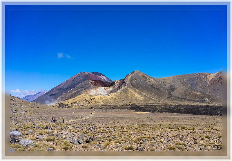 DSC00559.jpg - Red Crater with Mt. Ngauruhoe in background. View from Central Crater. Tongariro National Park.