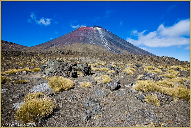 WV8X4802.jpg - Mt. Ngauruhoe (2287 m)  from South Crater (1660 m), Tongariro National Park, New Zealand