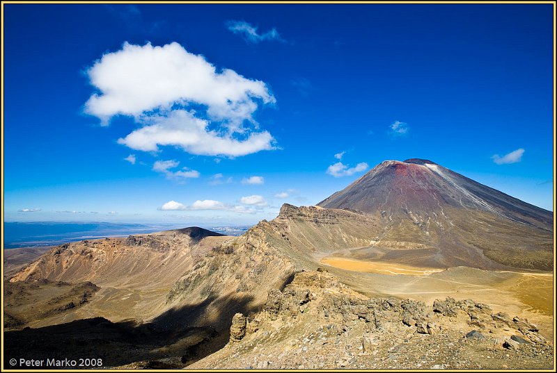 WV8X4828.jpg - South Crater (1660 m) and Mt. Ngauruhoe. Tongariro National Park, New Zealand.