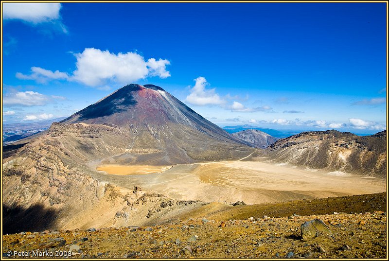 WV8X4837.jpg - Mt. Ngauruhoe (2287 m)  from Red Crater 1660 m), Tongariro National Park, New Zealand