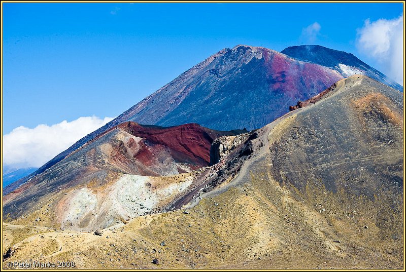 WV8X4992.jpg - Red Crater (1886 m) and Mt. Ngauruhoe (2287 m) in background,  Tongariro National Park, New Zealand