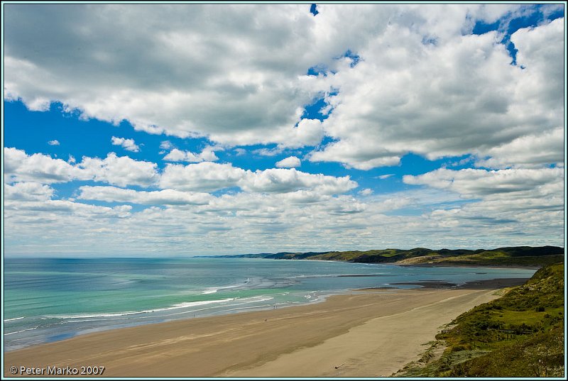 V8X3576.jpg - Reglan Beach and Waikato rivermouth.