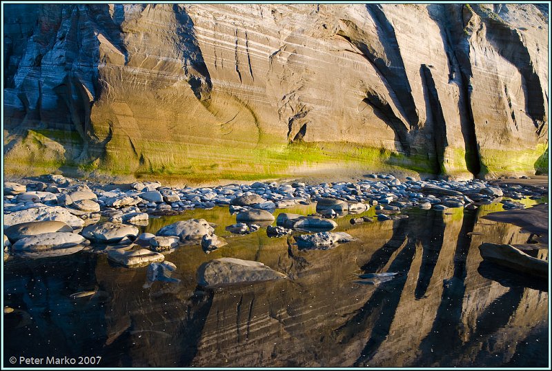 WV8X3161.jpg - White Cliffs, rock formation reflexion, Taranaki, New Zealand