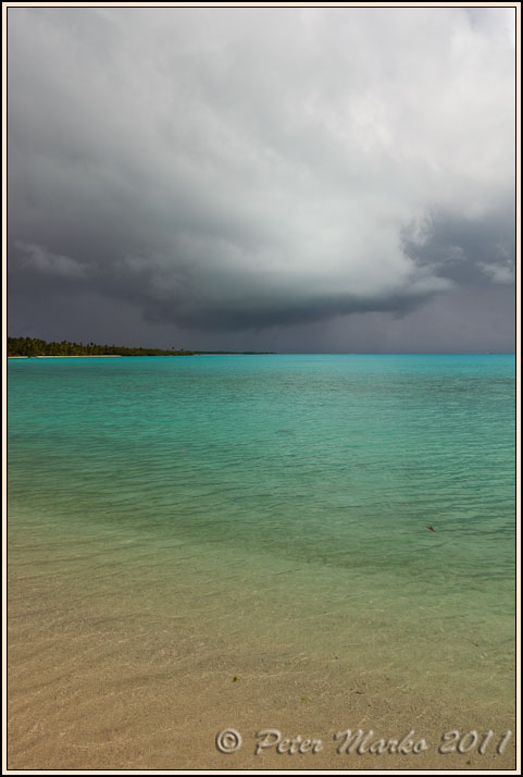 IMG_9164.jpg - Storm passing over Akaiami island, Aitutaki, Cook Islands.