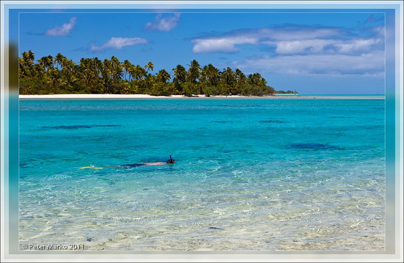 IMG_9230_frame.jpg - Snorkling around Akaiami Island. Maritapua Island at the background. Aitutaki, Cook Islands.