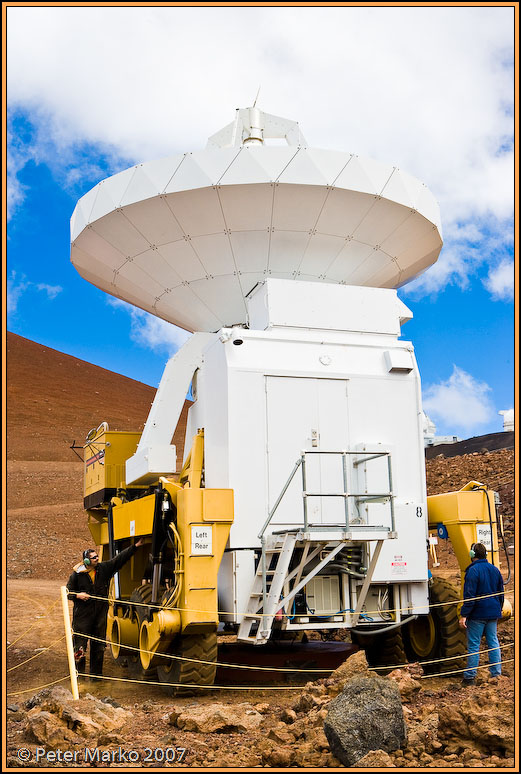 WV8X2486.jpg - Moving the millimeter telescope, Mauna Kea, Big Island, Hawaii